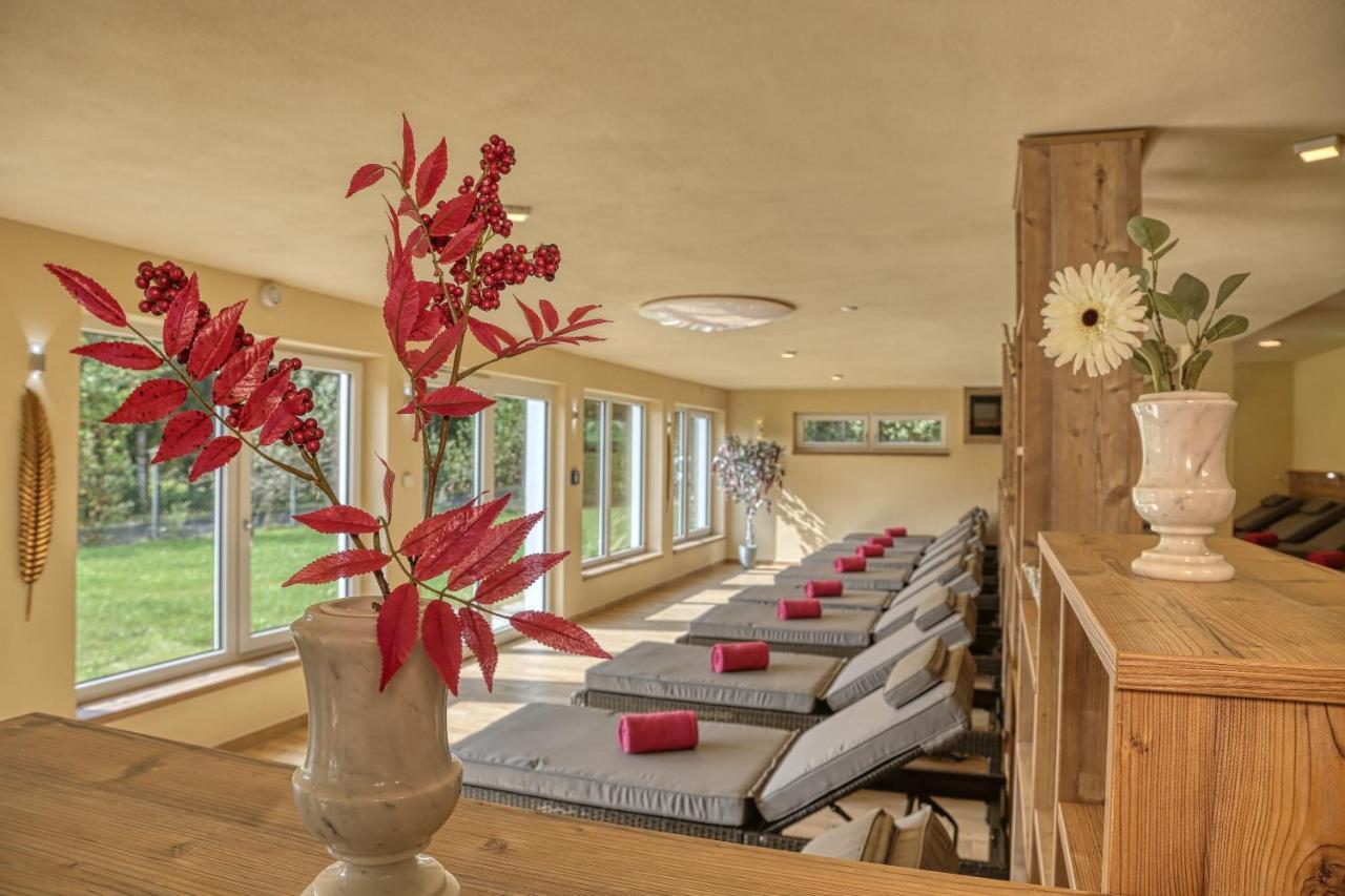 Wellnesshotel Deine Auszeit, Adults Only Achslach Exterior foto