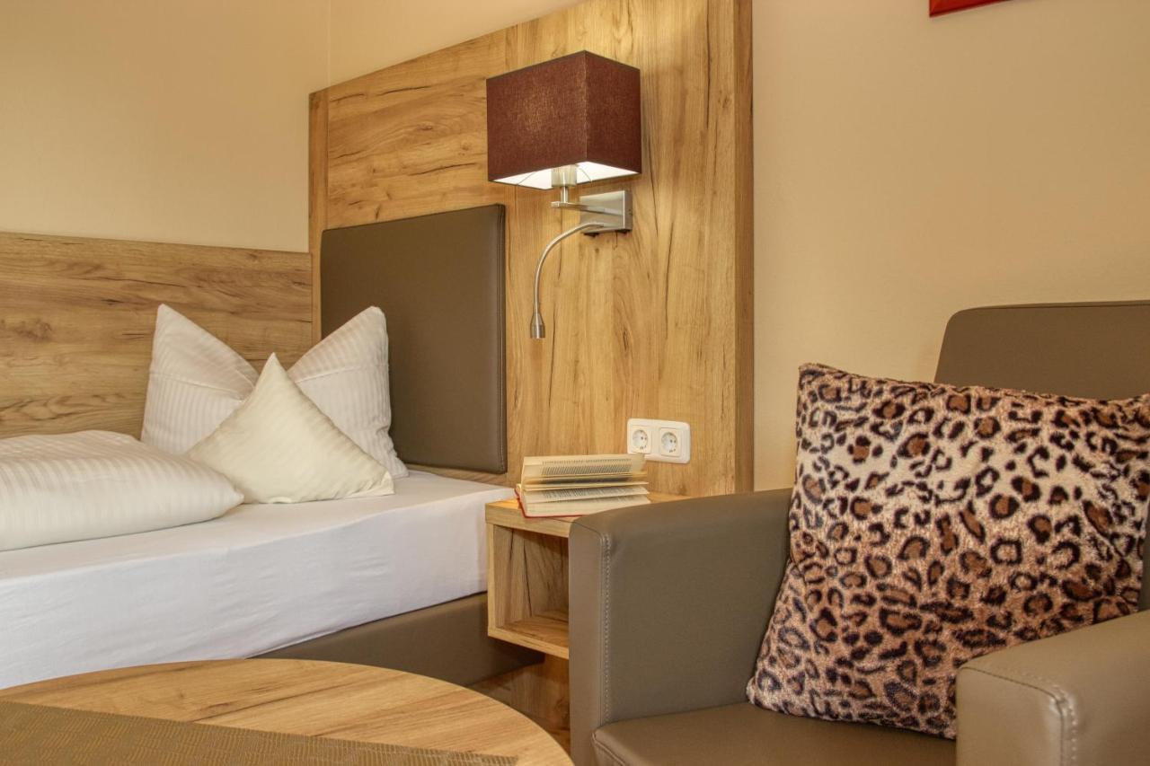 Wellnesshotel Deine Auszeit, Adults Only Achslach Exterior foto