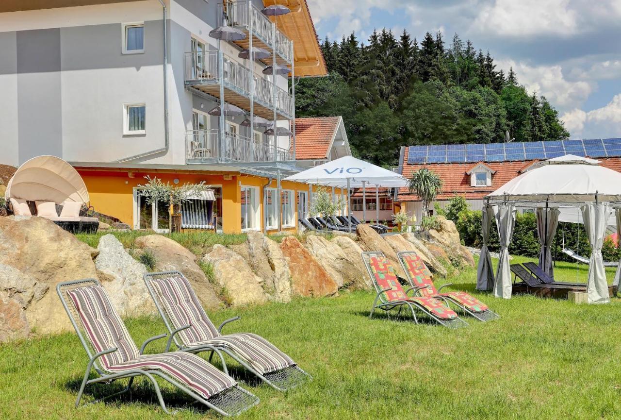 Wellnesshotel Deine Auszeit, Adults Only Achslach Exterior foto