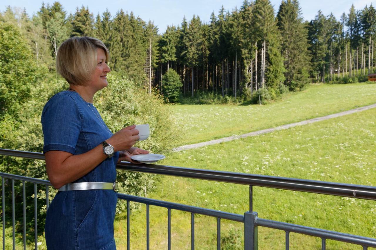 Wellnesshotel Deine Auszeit, Adults Only Achslach Exterior foto