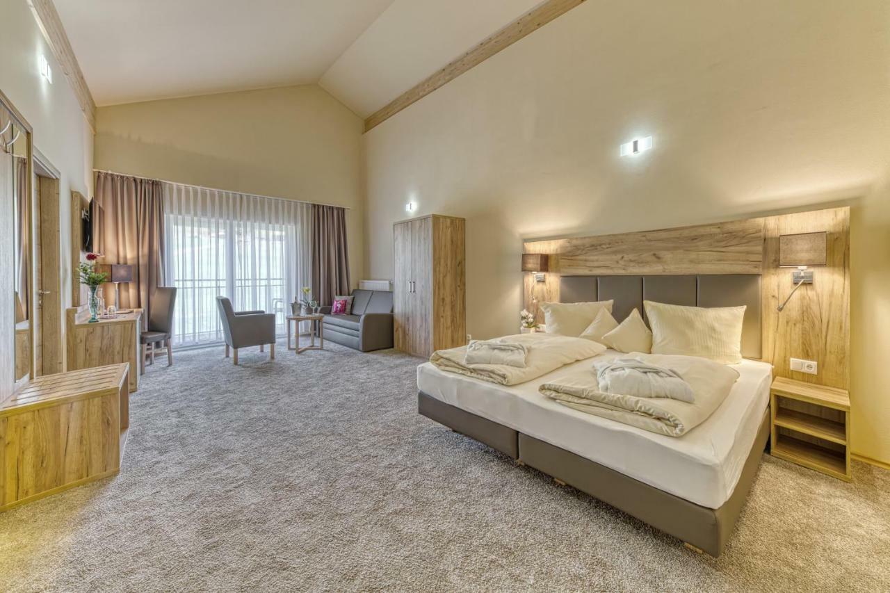 Wellnesshotel Deine Auszeit, Adults Only Achslach Exterior foto